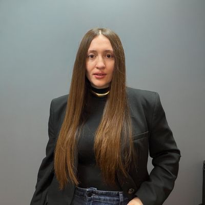 Larissa, 33