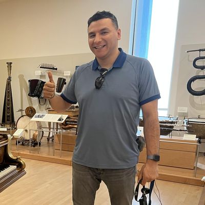 Luis, 46