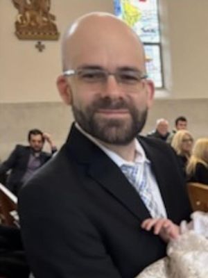 Dan, 42