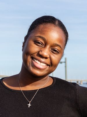 Ana, 25