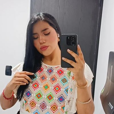 Isabel, 23