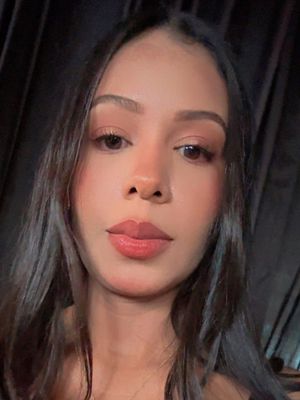Claudia, 30