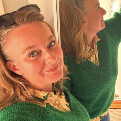 Julie, 49
