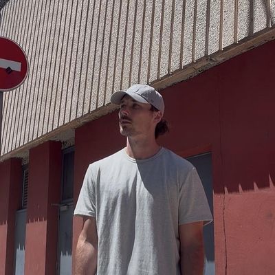 Tim, 32