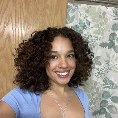 Lindsay, 24