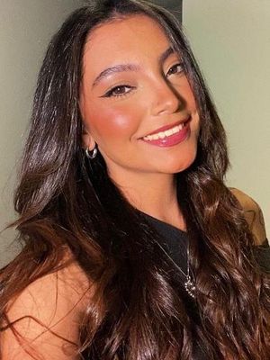 Cecilia, 22