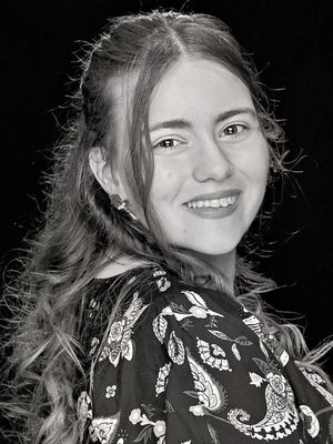 Emma, 24