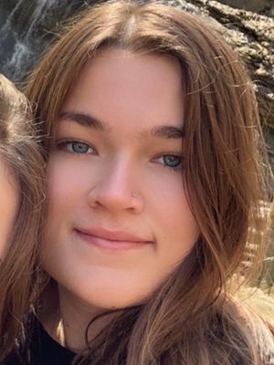 Madelyn, 23