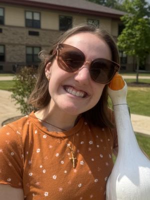 Sara, 22
