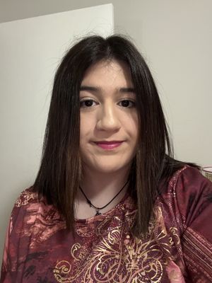Mayra, 25