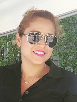 Julia, 44