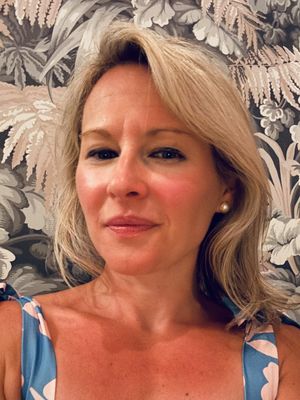 Jeannine, 42