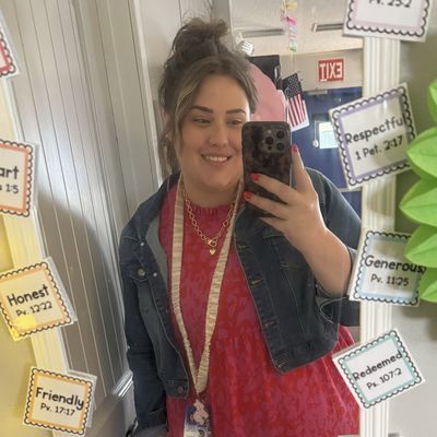 Lauren, 27