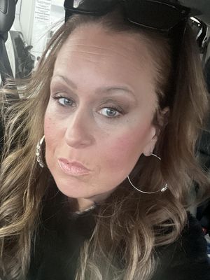 Leslie, 44