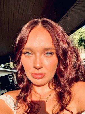 Lauren, 23