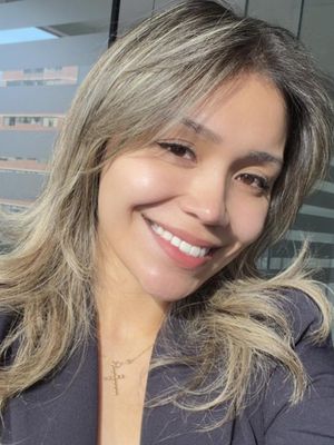 Fernanda, 25