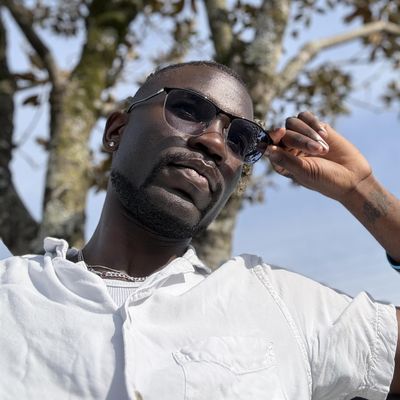 Petit Frere, 22