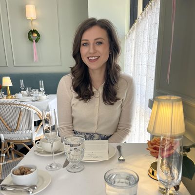 Julia, 28