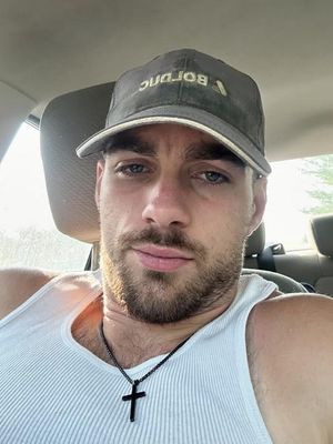 Nicolas, 23