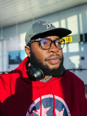 Noel, 33