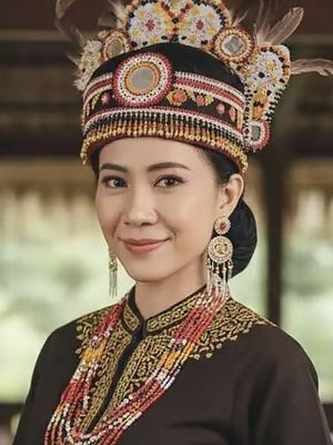 Esther, 35