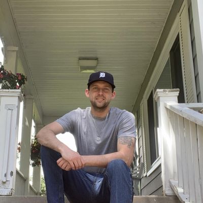 Thomas, 33