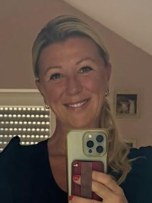 Kylie, 64