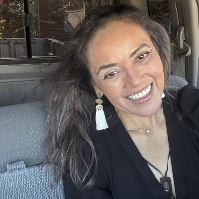 Claudia, 54
