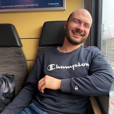 Niklas, 25
