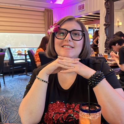 Caitlin, 31