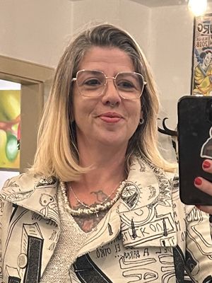 Fernanda, 51
