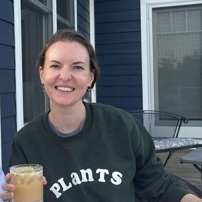 Julie, 33
