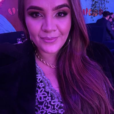 Laura, 32
