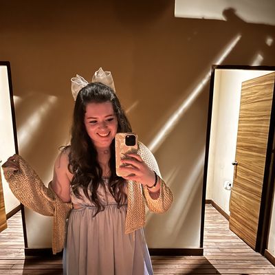 Mia, 25