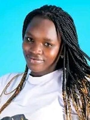 Macrine, 24