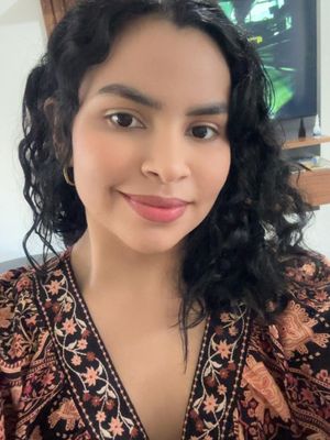Ana, 21