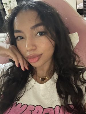 Veronica, 23