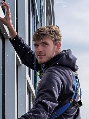 Thomas, 25