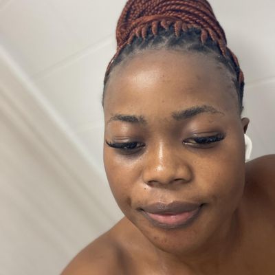 Sarah, 24
