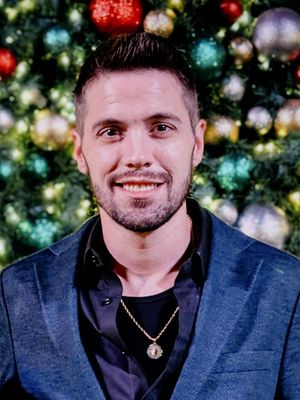 John, 33