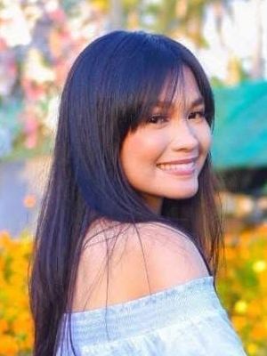 Nicole, 25