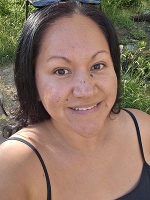 Suzanna, 44