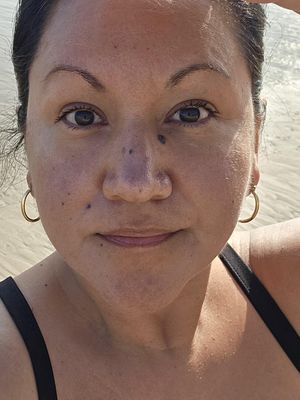 Suzanna, 44