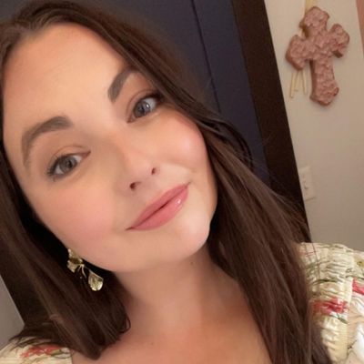 Veronica, 32