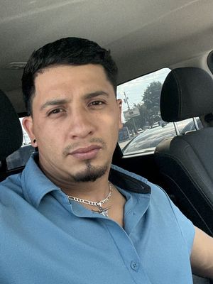 Carlos, 35