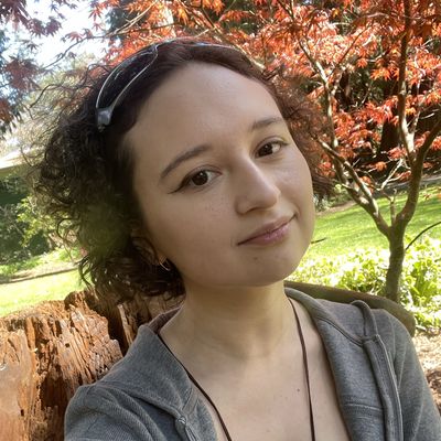 Mia, 28
