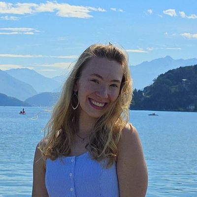 Brenna, 25