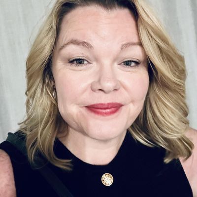 Amanda, 47