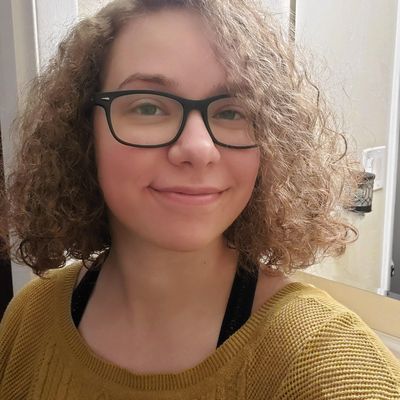 Holly, 32