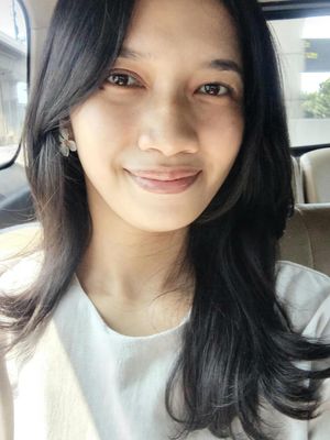 Naomi, 27